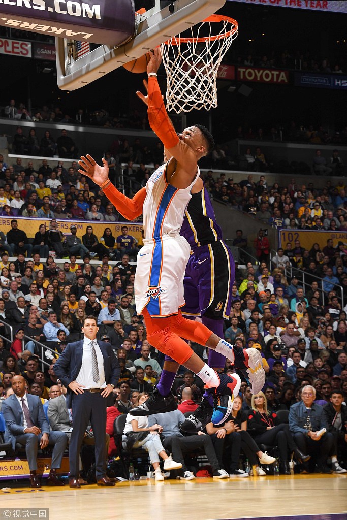 荣誉室里不 荣誉室里不