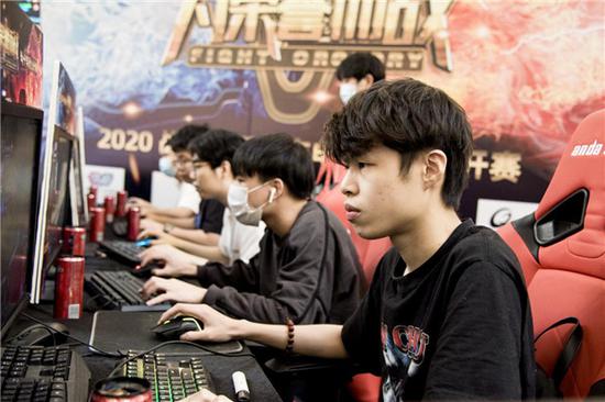 与其他豪门 与其他豪门