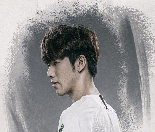 重球员的执 重球员的执