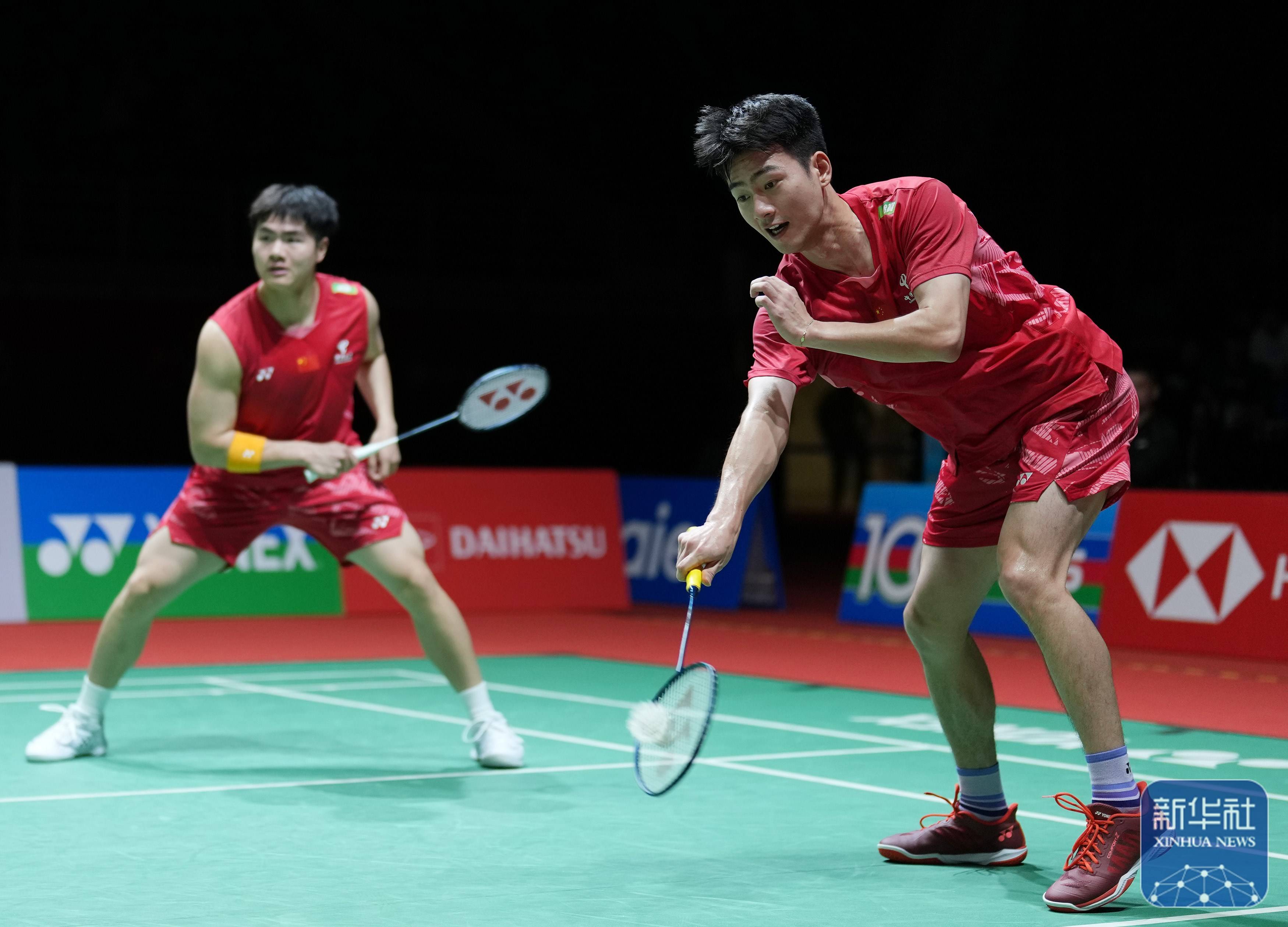 一位是稳健 一位是稳健