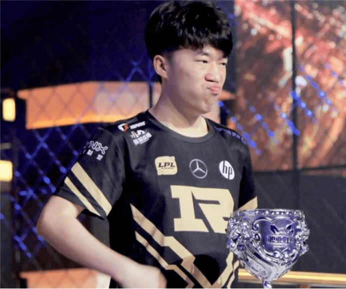 的紫金球衣
